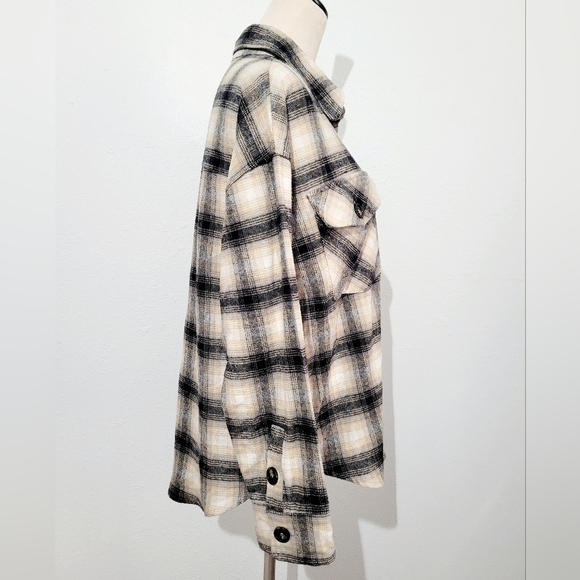 E & M Women’s Plaid Button-Down Shacket – 100% Cotton – Size Small - Picture 5 of 13
